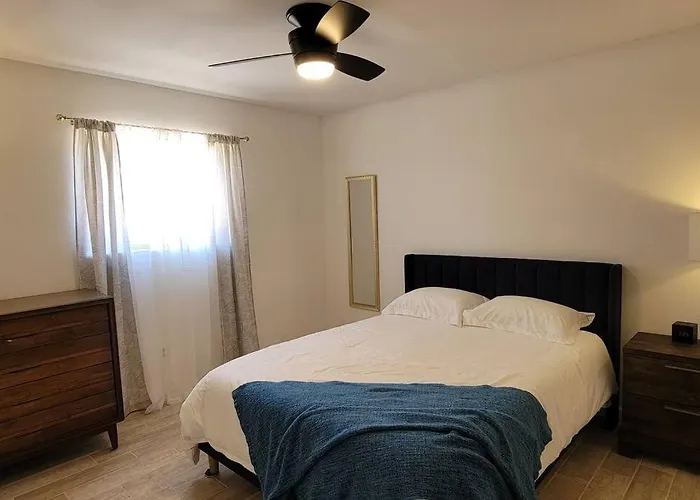 Casa Sunrise, Large Home, Minutes From Airport, Yrmc, Mexico Borders Holiday home Yuma