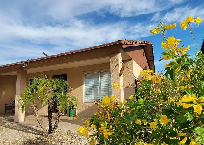Casa Sunrise, Large Home, Minutes From Airport, Yrmc, Mexico Borders