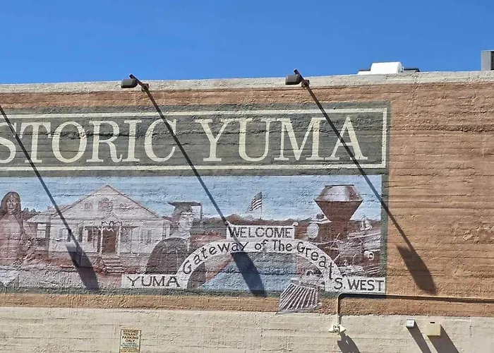 Casa Sunrise, Large Home, Minutes From Airport, Yrmc, Mexico Borders Holiday home Yuma